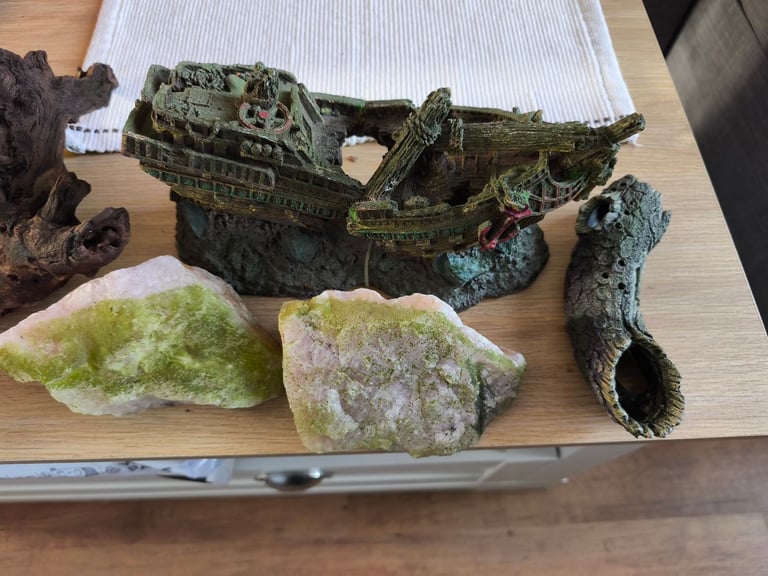 🐠 Complete 100L Aquarium with Light, Filter & Decorations – Ready to Use!