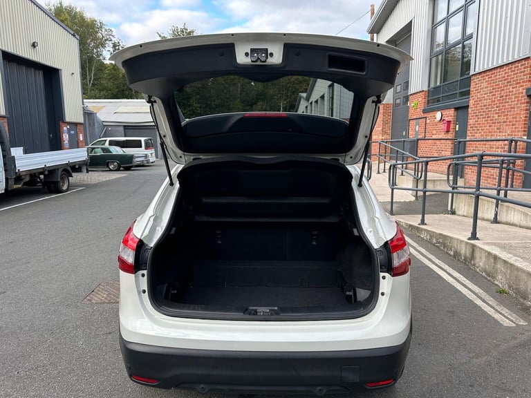 2017 Nissan Qashqai 1.2 DIG-T N-Connecta XTRON 2WD Euro 6 (s/s) 5dr HATCHBACK Petrol Automatic
