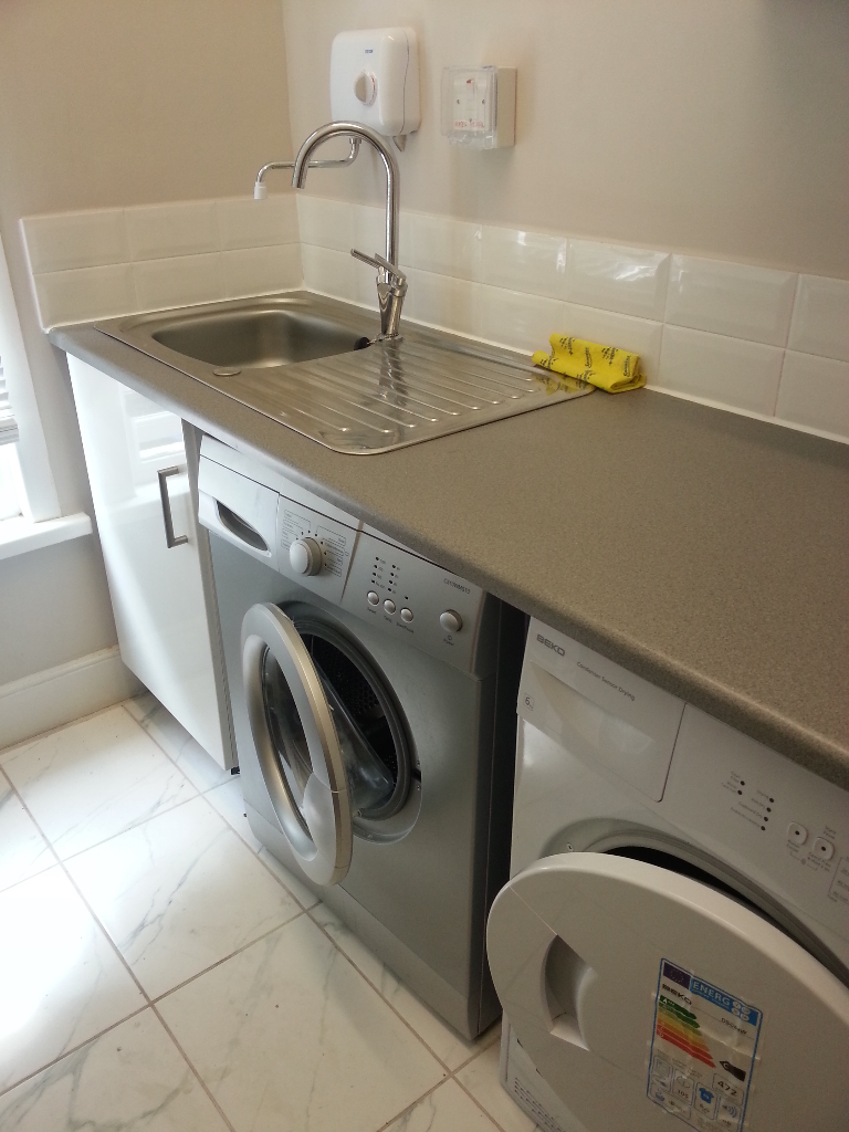 Bedsit to rent with own shower and toilet in Hertford rd N9 7EL