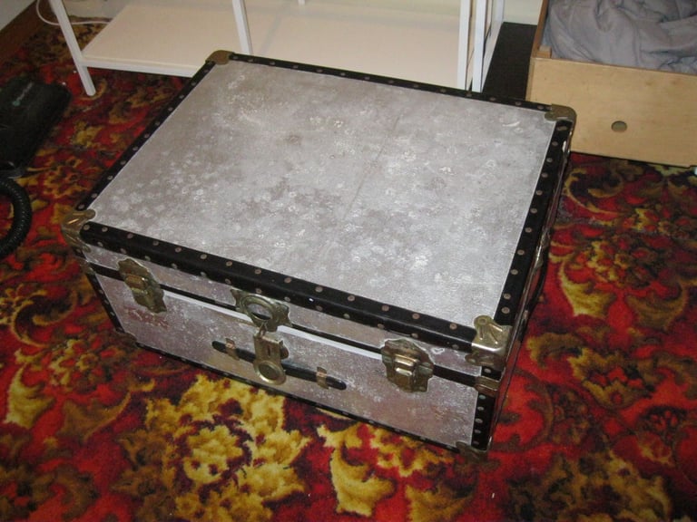 image for LOCKABLE ALUMINIUM STORAGE CHEST TRUNK LUGGAGE, LEICESTER LE4