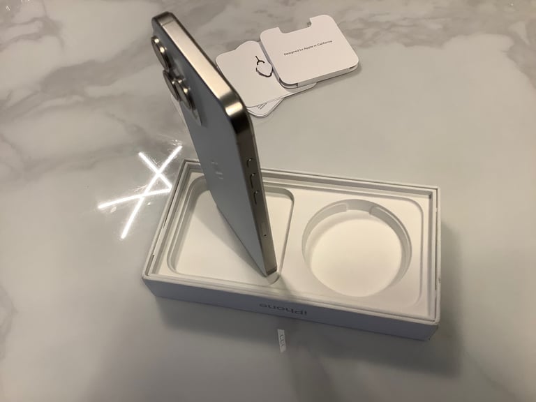 AS NEW iPHONE 15 PRO MAX 256GB WHITE TITANIUM UNLOCKED BOXED 