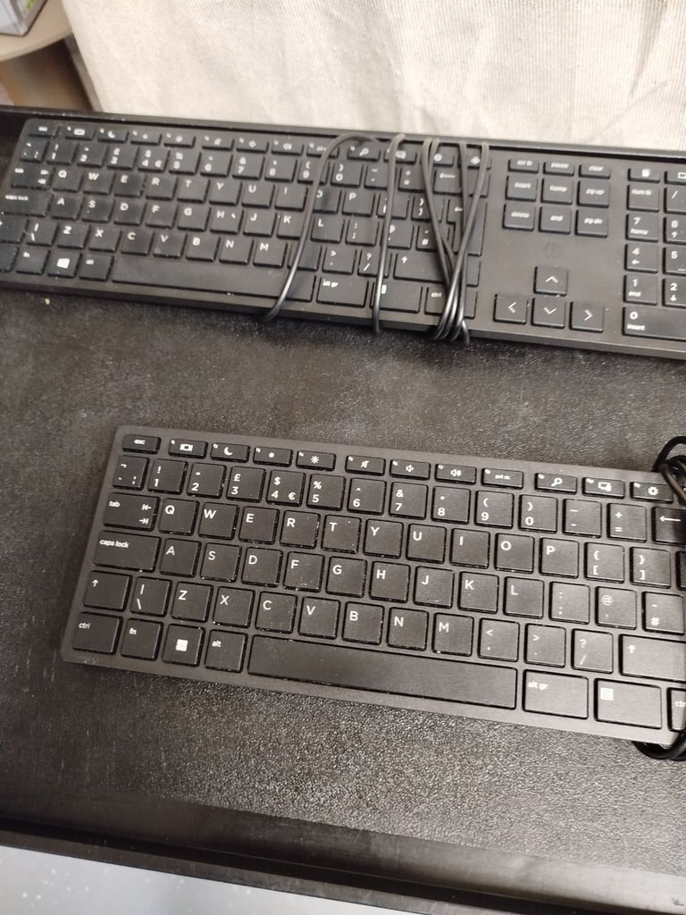 2 X HP wired  desktop 320K Keyboard with NUMERIC Wired USB Black QWERTY