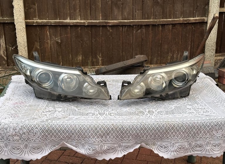 Front Left & Right Headlights For Toyota Estima 2014 Model (No Bulbs Included)