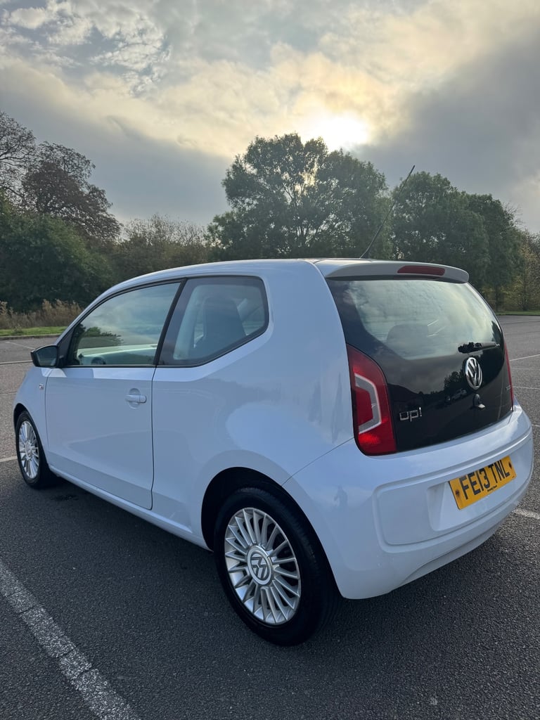 Volkswagen, UP, Hatchback, 2013, Manual, 999 (cc), 3 doors