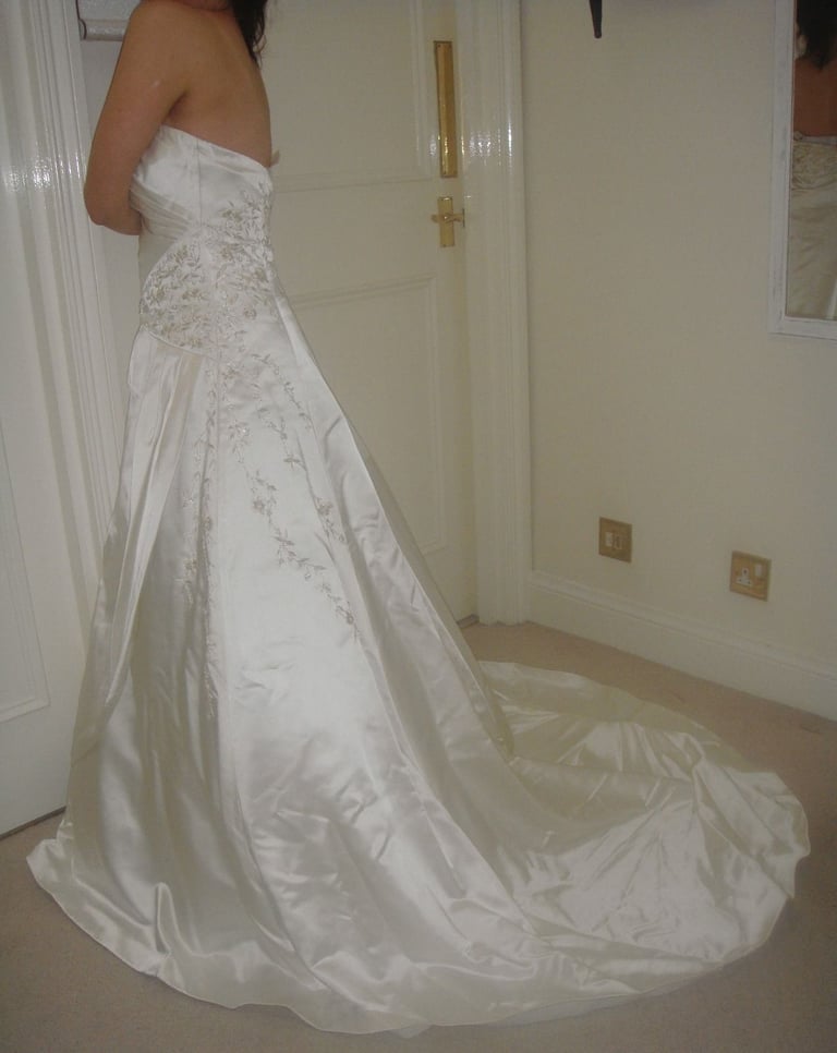 Brand New Wedding Dress size 8-10