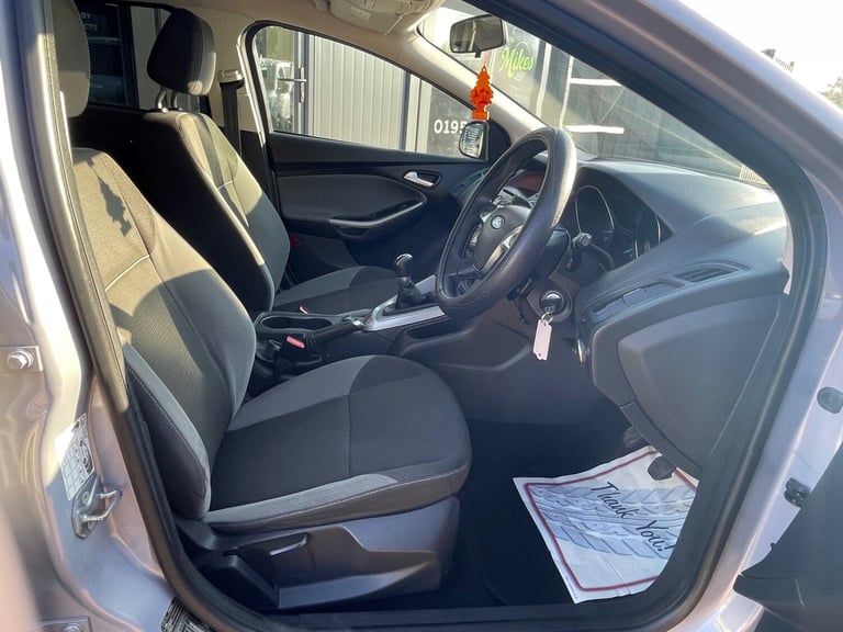 2011 Ford Focus 1.6 Edge 5dr HATCHBACK Petrol Manual