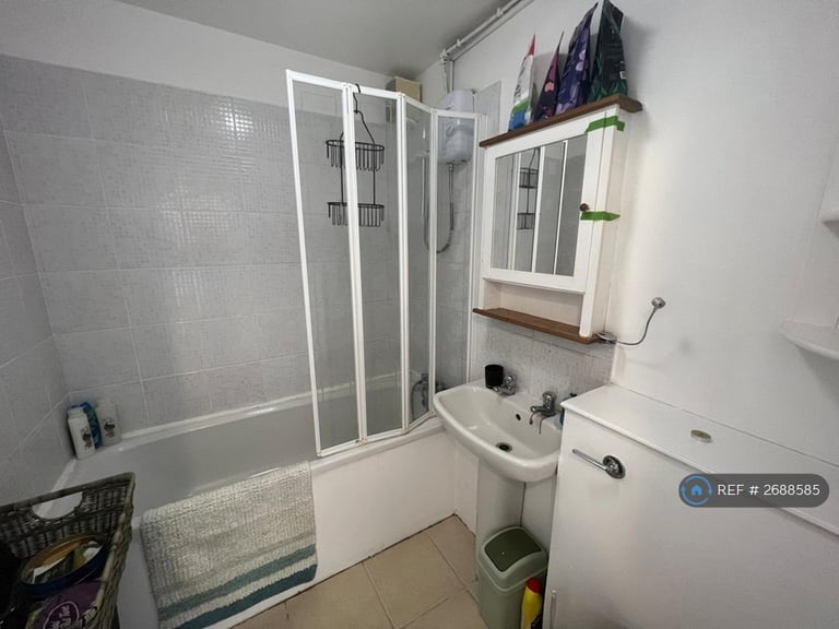 Studio flat in John Williams Close, London, SE14 (#2688585)