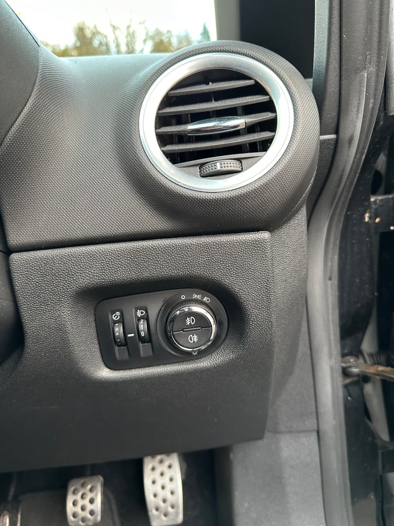 Vauxhall, CORSA, Hatchback, 2012, Manual, 1229 (cc), 3 doors LIMITED Edition 