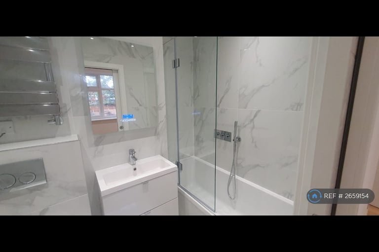 2 bedroom flat in Chatsworth Road, London, NW2 (2 bed) (#2659154)