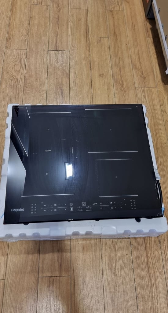 Ex display HOTPOINT CleanProtect TB 256OC CPBF 59 cm Electric Induction Hob Black