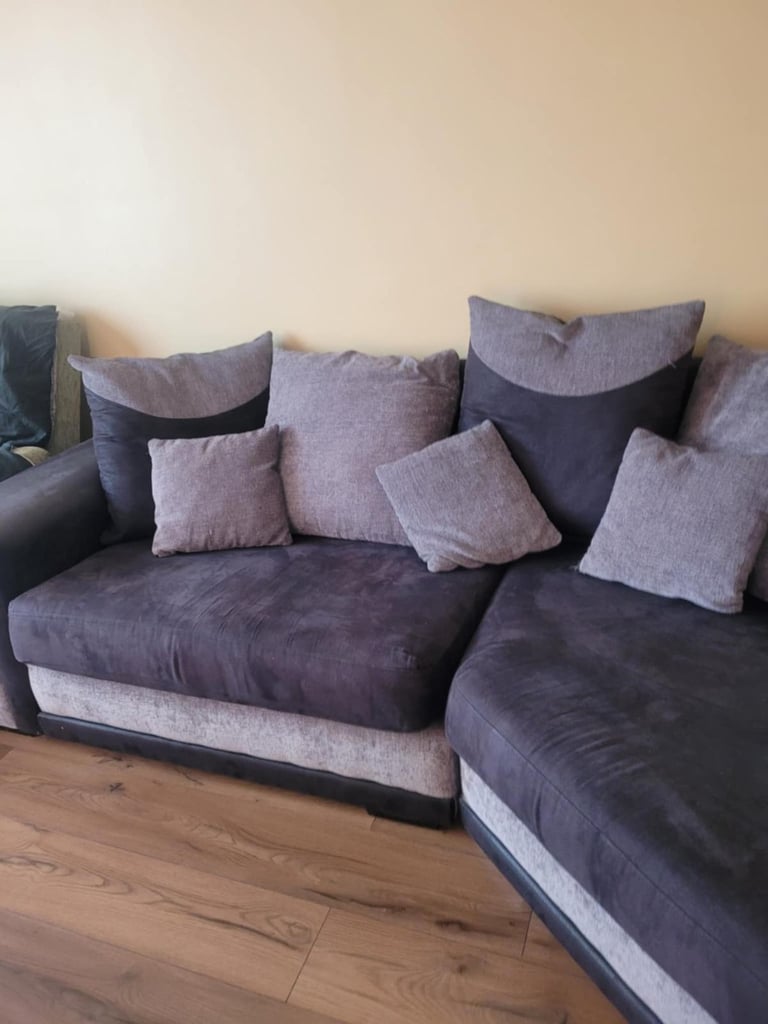 image for Comfy and stylish 3 seater sofa excellent condition 