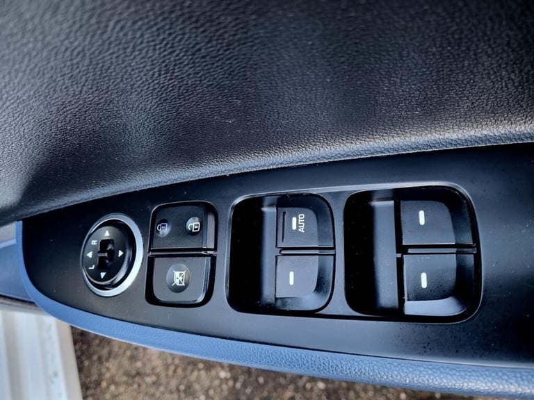 2015 Hyundai i10 1.0 Premium 5dr HATCHBACK PETROL Manual