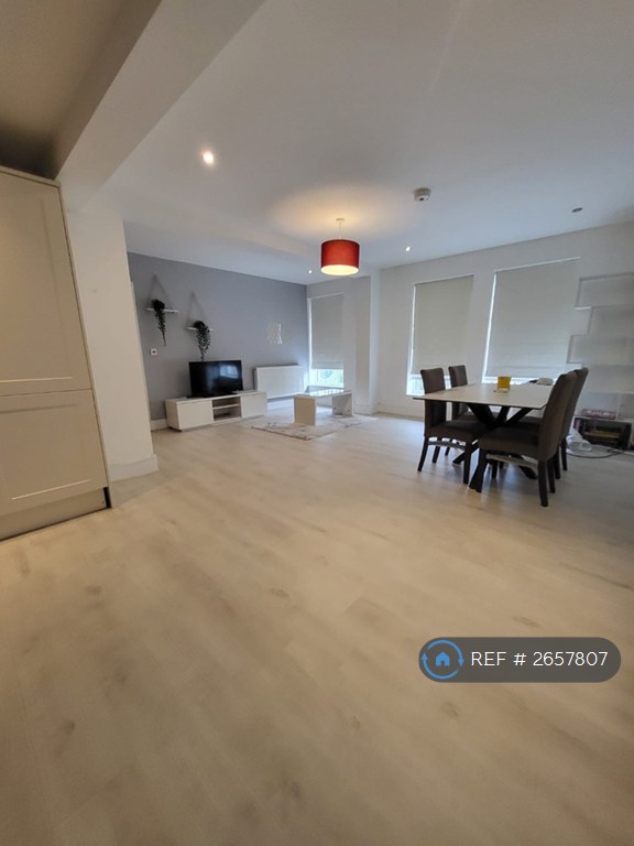 3 bedroom flat in Fortess Road, London, NW5 (3 bed) (#2657807)