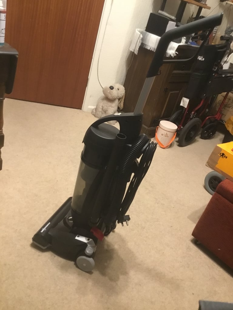 Upright bagless vacuum cleaner *new* 