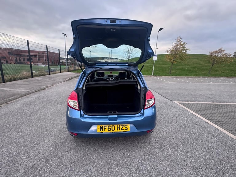 2011 Renault Clio 1.6 VVT Initiale TomTom Auto Euro 5 5dr HATCHBACK Petrol Automatic