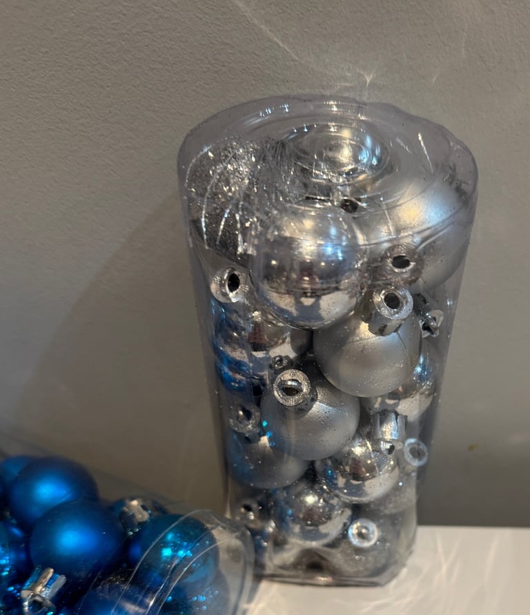 24 piece baubles blue & silver 