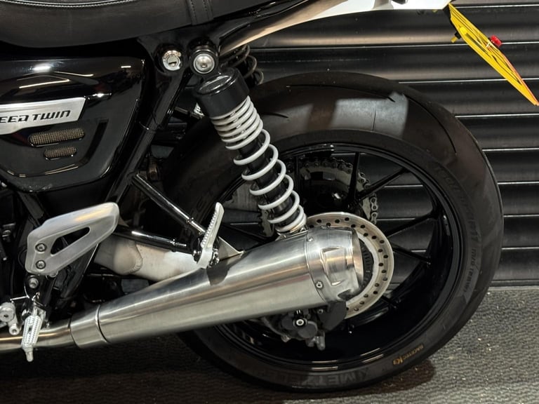 TRIUMPH SPEED TWIN 1200 Only 4965 Miles -Fairing  Tail Tidy 