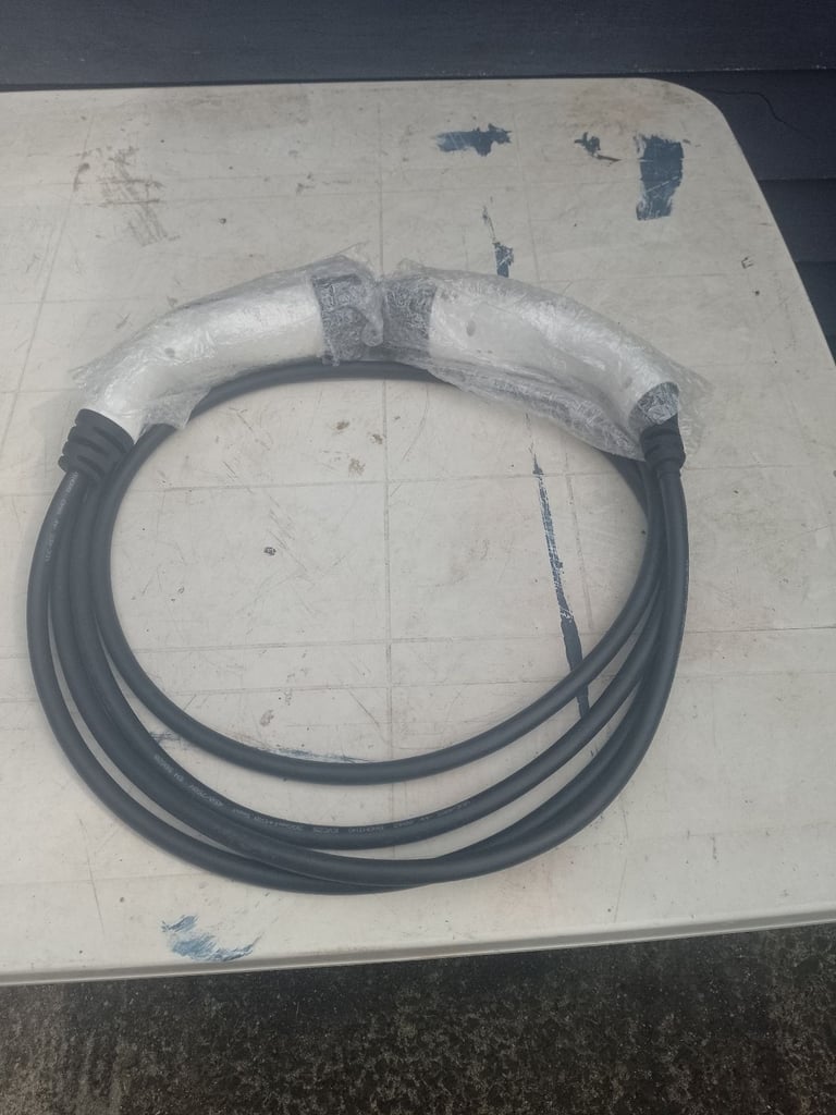 image for Charging cable (public) for a FORD KUGA PHEV 2019- 2024