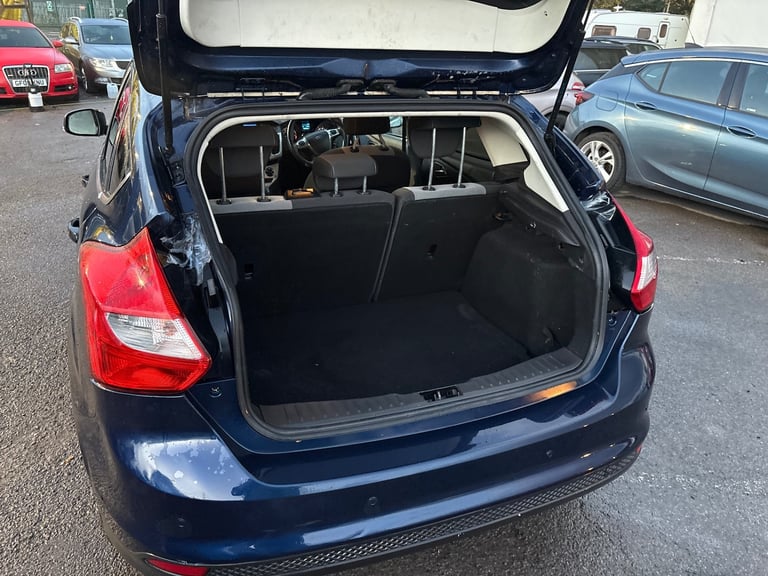 2012 Ford Focus 1.6 125 Zetec 5dr -  - Low Miles -  HATCHBACK Petrol Manual