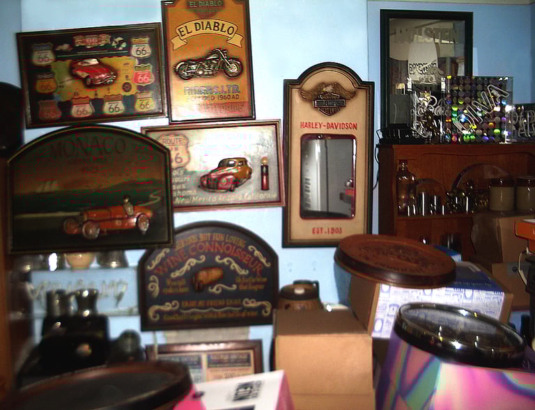 OPEN EVERY DAY: VINTAGE PUB, SHED & HOME BAR ALADDIN'S CAVE: - MICROPUB, MAN & WOMAN CAVES