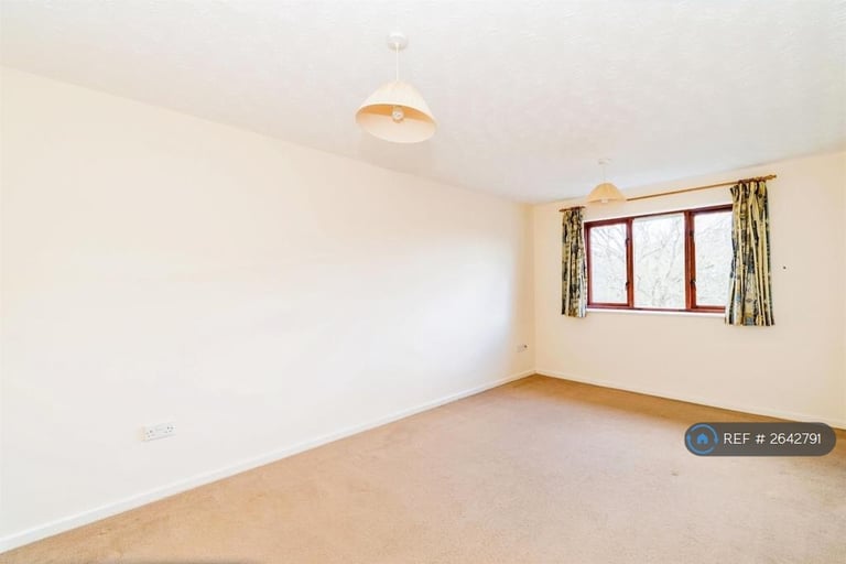 1 bedroom flat in Barrow Down Gardens, Southampton, SO19 (1 bed) (#2642791)