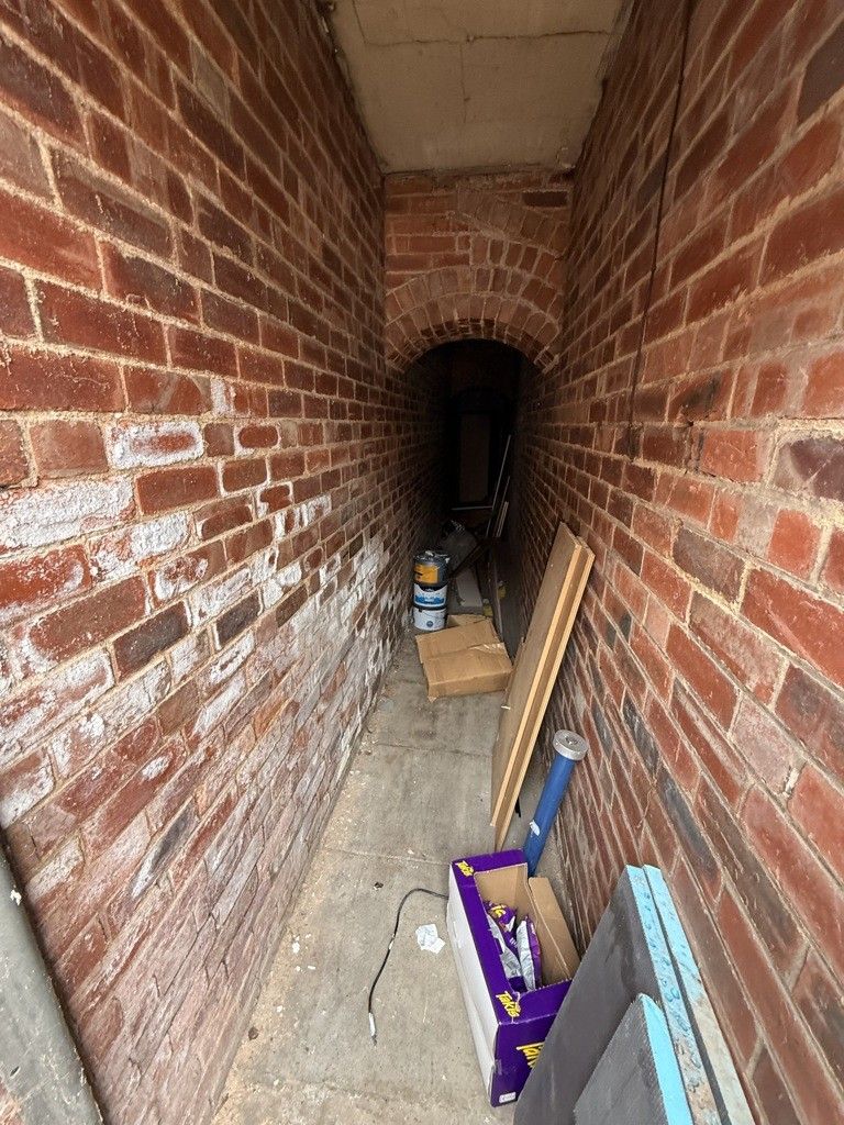 SHOP & FLAT TO LET COMBINED S25