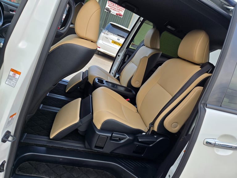 2017 Toyota Estima Aeras Premium leather pack  MPV Hybrid Electric Manual