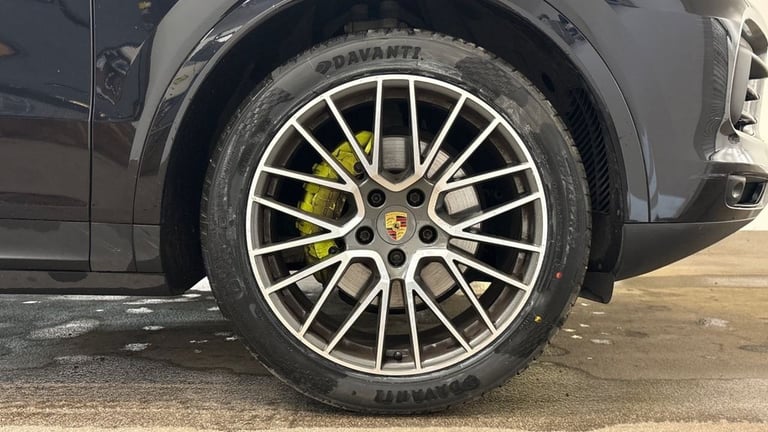 2020 Porsche Cayenne 3.0 V6 E-Hybrid 17.9kWh SUV 5dr Petrol Plug-in Hybrid TiptronicS 4WD Euro 6 ...