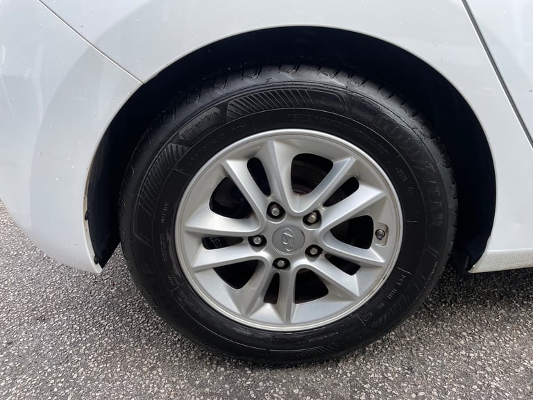 2015 Hyundai i30 1.6 CRDi Blue Drive SE Nav 5dr HATCHBACK Diesel Manual