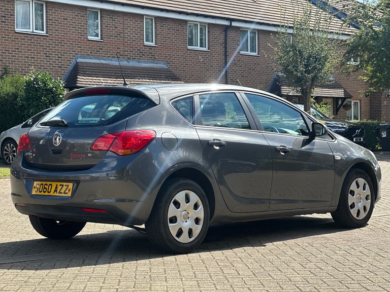 2011 Vauxhall Astra Automatic 1.6L Petrol 64,000 Miles Full Vauxhall Service History 1YR MOT 1 OWNER