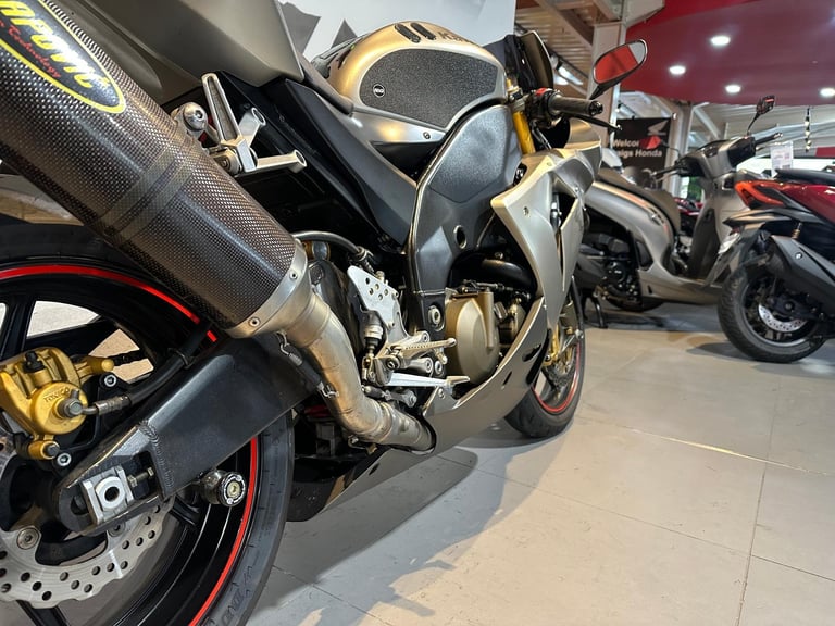 Kawasaki ZX 10 R 2005 with 19,895 miles + Akrapovic 