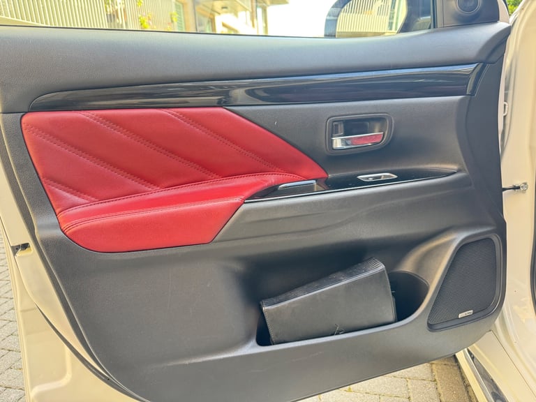 Mitsubishi, OUTLANDER, Estate, 2017, Other, 1998 (cc), 5 doors