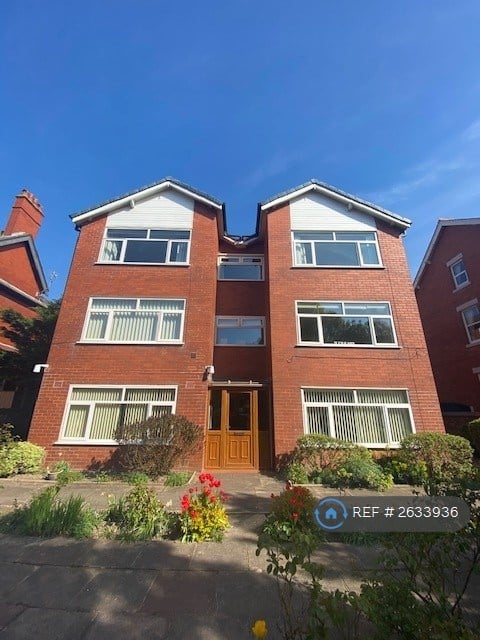 image for 2 bedroom flat in Riversleigh Court, Lytham St. Annes, FY8 (2 bed) (#2633936)