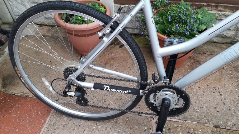 Here I have for sale a Mongoose hybrid ladies bike in Medium size in Excellent Condition