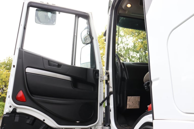 IVECO STRALIS 460 HI-WAY 6X2 MIDLIFT TRACTOR UNIT (2017)