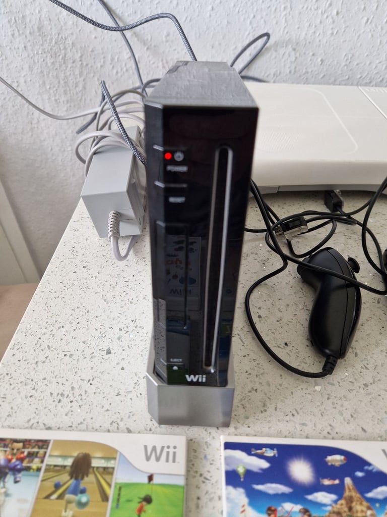 Wii Bundle in Black 100% Complete 