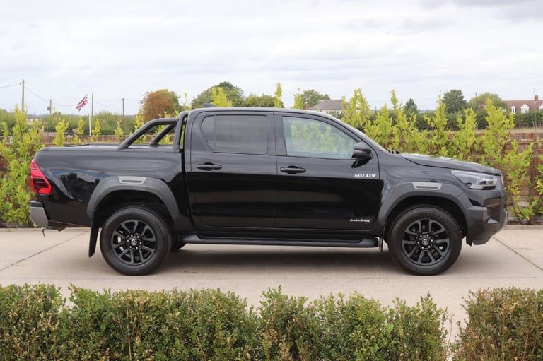 2023 Toyota Hilux 2.8 D-4D Invincible X Pickup Double Cab 4dr Diesel Auto 4WD Euro 6 (s/s) (2 PIC...