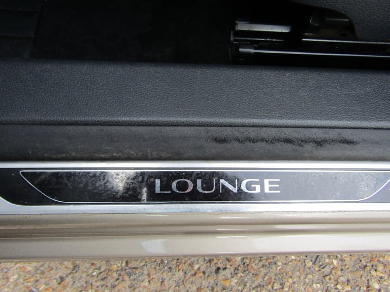 2015 Volkswagen Tiguan 2.0 TDi BLUEMOTION SPORT 4WD DSG 5DR LHD 4x4 Diesel Automatic