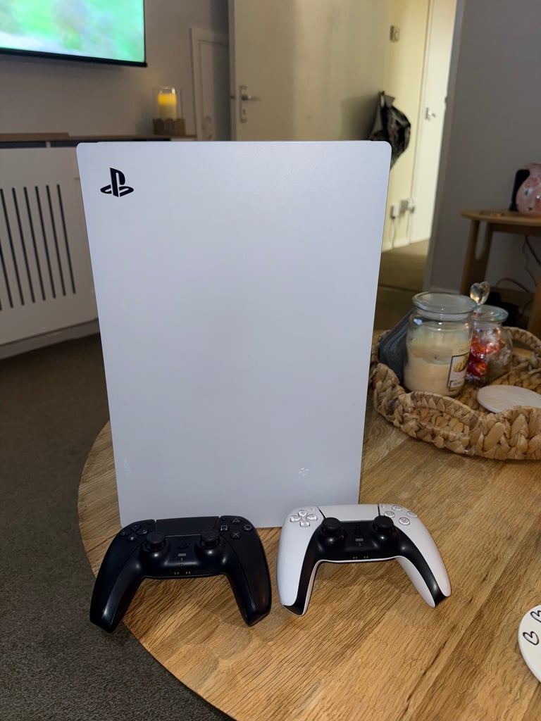 Playstation 5 disk edition with 2 controllers 