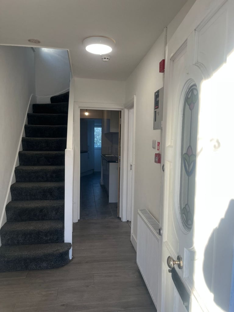 Spacious & Cosy Ensuite room for Rent UB5 6LQ