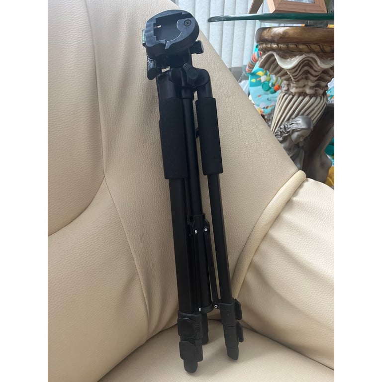 Vivitar camera tripod as new