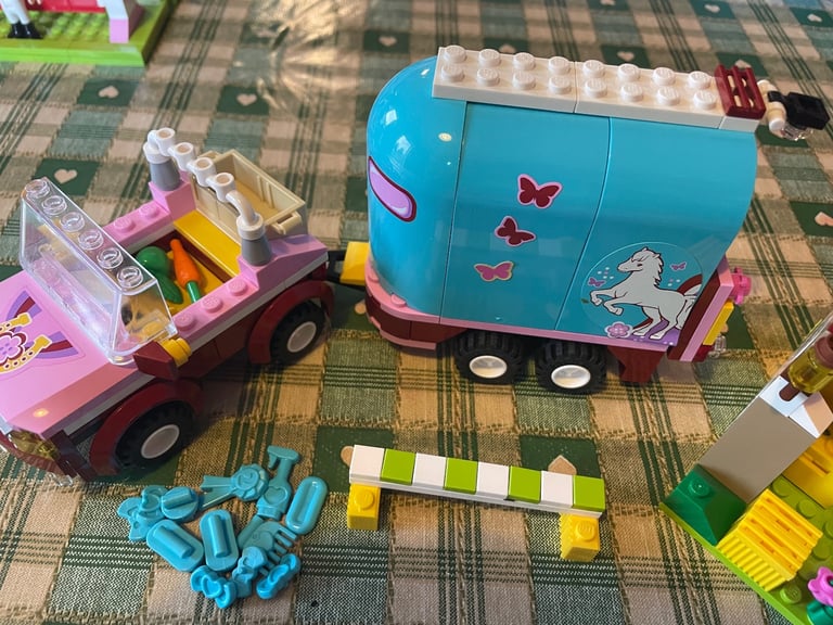 Lego Emma’s horse trailer