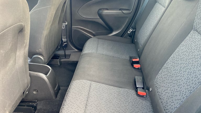 2022 Vauxhall Crossland 1.2 Design 5dr Petrol Hatchback Hatchback Petrol Manual