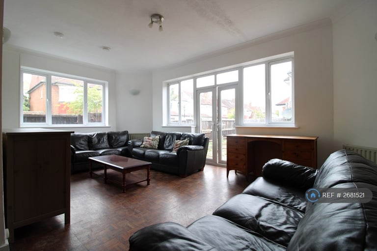 4 bedroom house in Lammermoor Road, London, SW12 (4 bed) (#2681521)