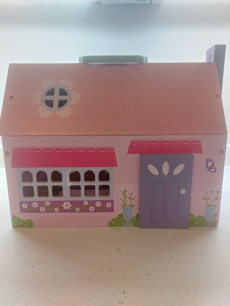 TOYS R US. WOODEN DOLLS HOUSE 