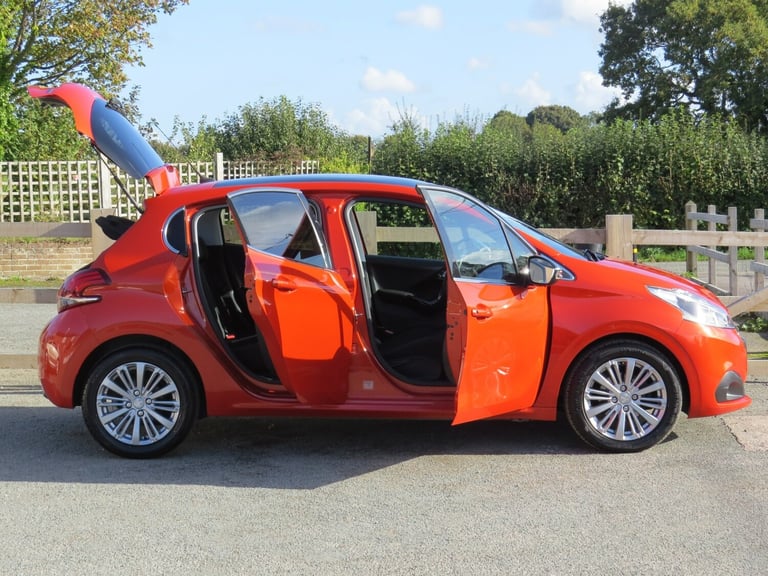 2017 Peugeot 208 1.2 PureTech 110 Allure 5dr EAT6 HATCHBACK Petrol Automatic