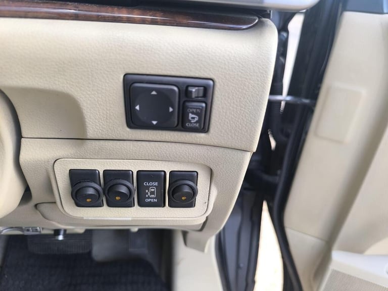 2008 Nissan Elgrand 2.5 Petrol 8 Seats Automatic Camper Van Roof LED TV ULEZ Free MPV Petrol Auto...