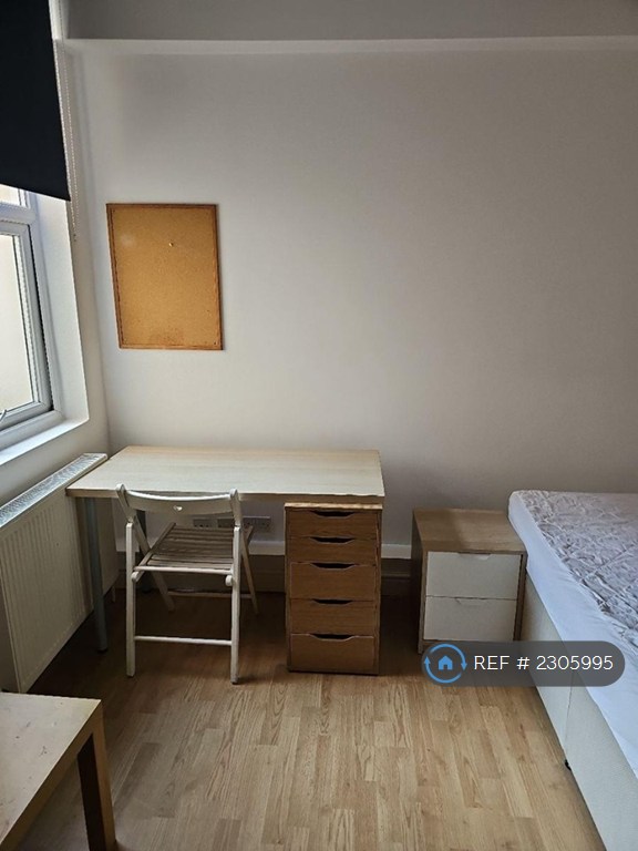 3 bedroom flat in St. Ronans Road, Southsea, PO4 (3 bed) (#2305995)