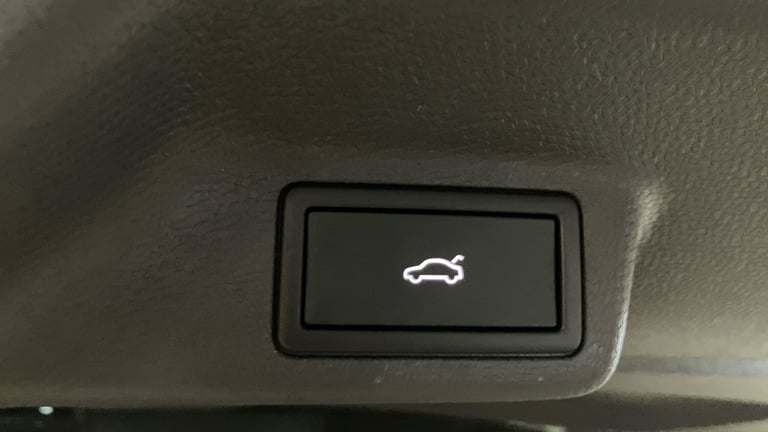 2025 Volkswagen ID.Buzz 210kW Style Pro 86kWh 5dr LWB Auto [7 Seat] Electric Estate Estate Electr...