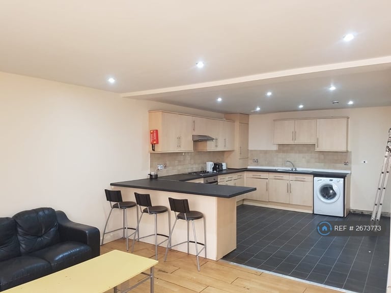 1 bedroom in Sackville Street, Leeds, LS7 (#2673773)